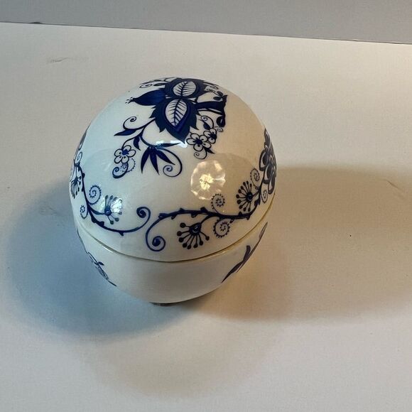 Vienna Woods Fine Bone China Trinket Box - Picture 7 of 11